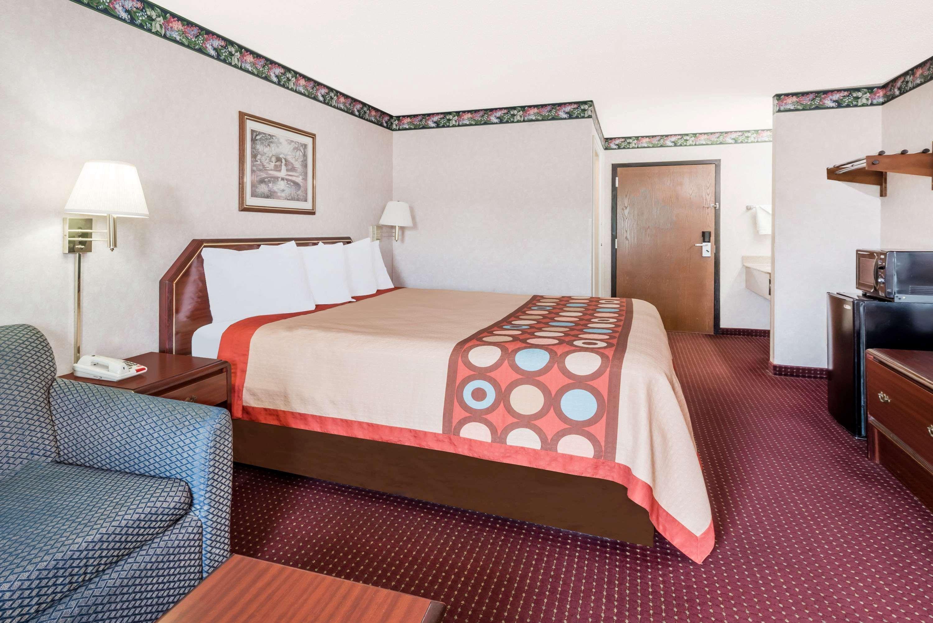 Super 8 By Wyndham Cleveland Motel Exterior foto