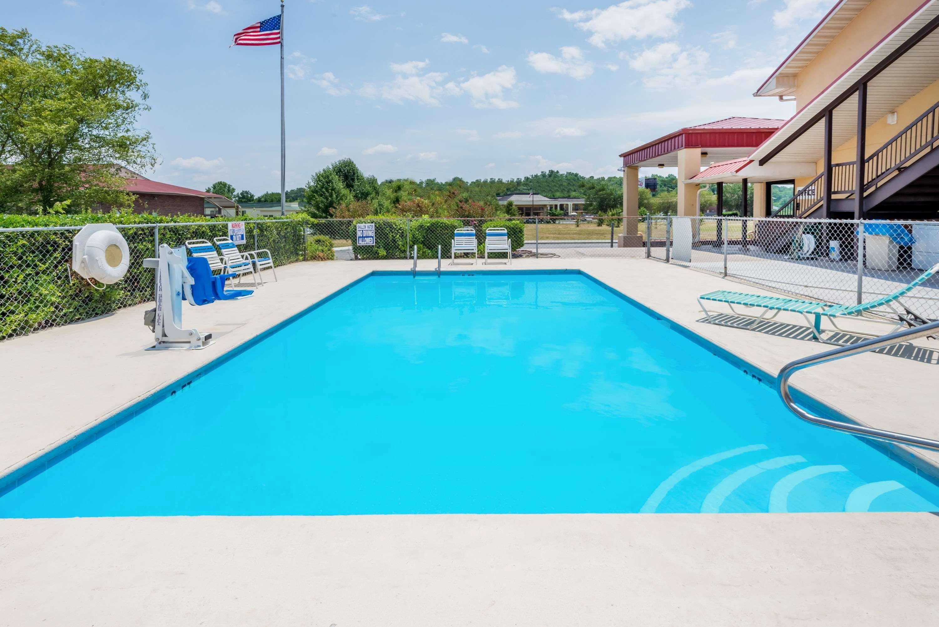 Super 8 By Wyndham Cleveland Motel Exterior foto