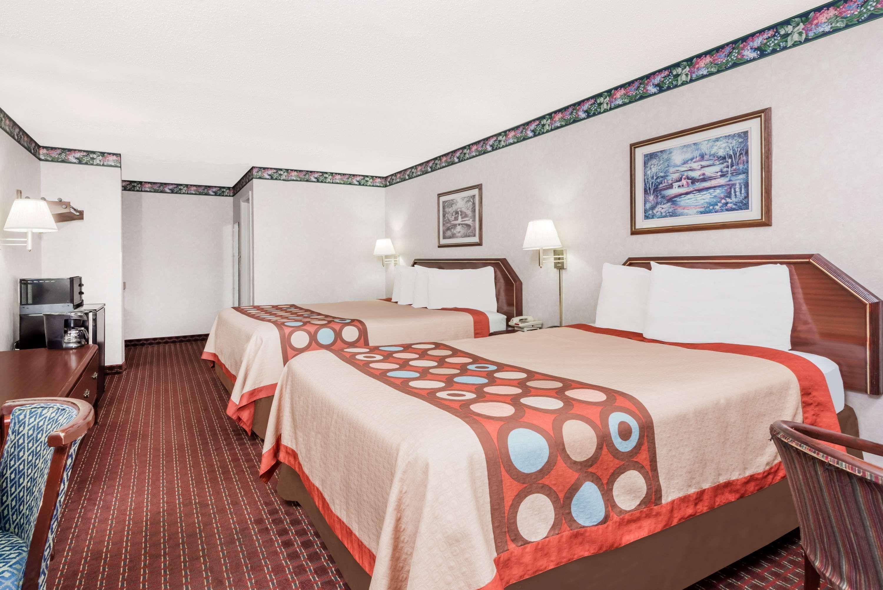 Super 8 By Wyndham Cleveland Motel Exterior foto
